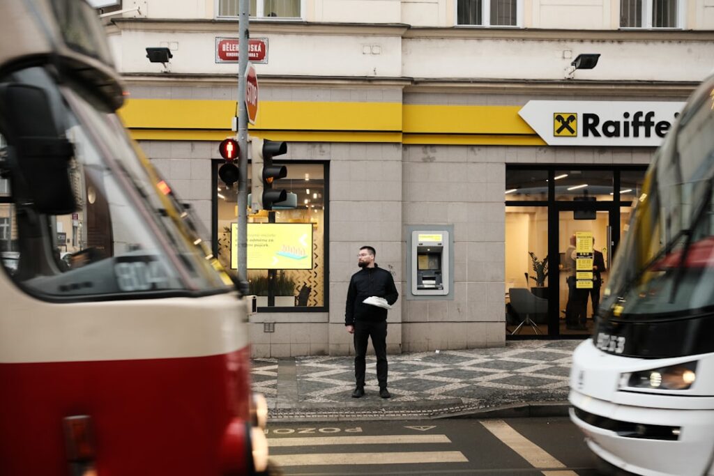 A szokások pénzügyi hatása: Hogyan befolyásolják mindennapjaink rutinjai a kiadásainkat?