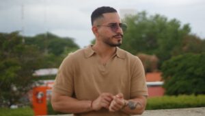 Amikor a figyelem nem kifelé, hanem befelé irányul: Az önreflexió és belső utazás pszichológiai mélységei